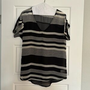 Sis Sis V-neck, cap sleeve, striped blouse